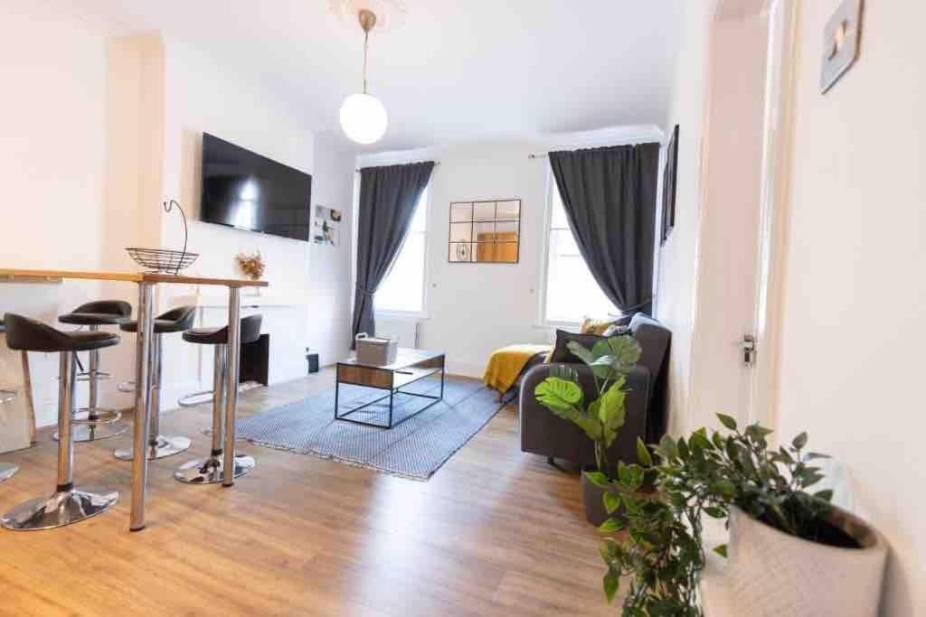 Lovely 2 Bedroom Apartment In Chelsea Sw3 London Bagian luar foto